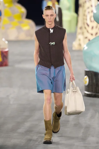 Look 10